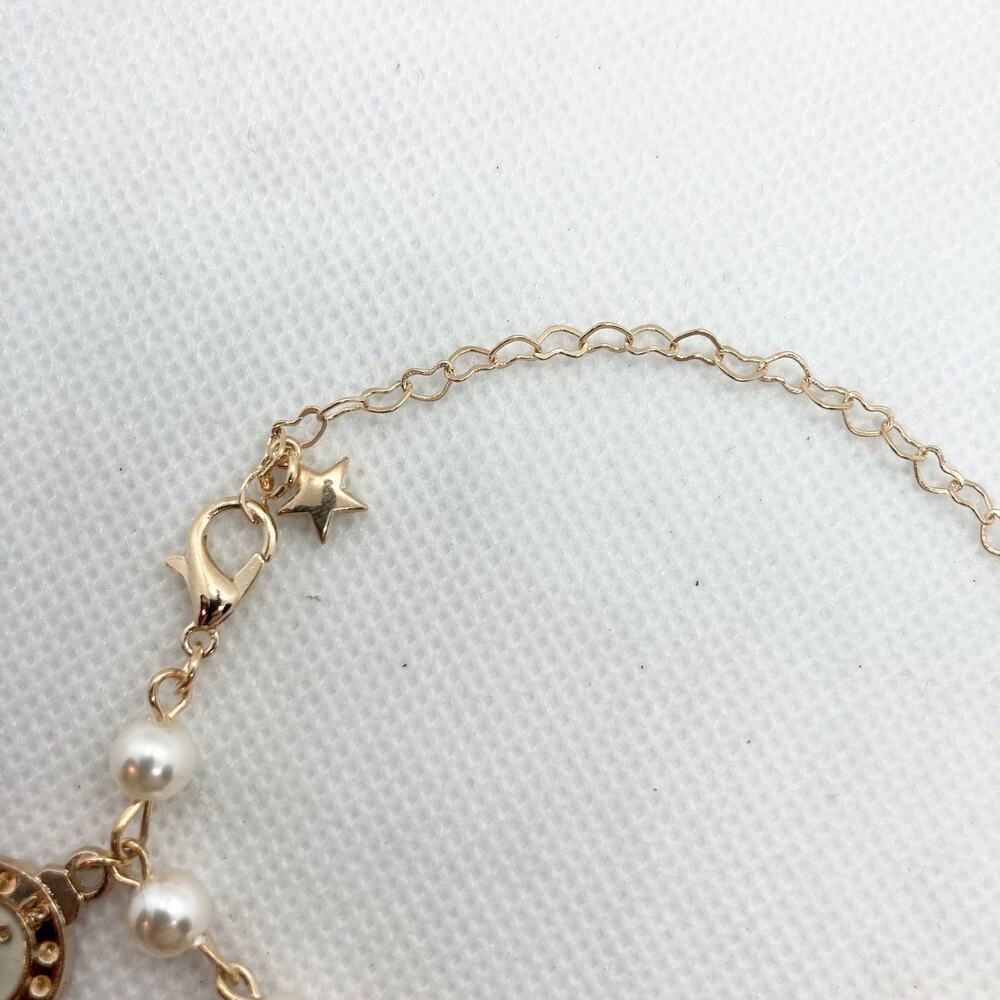 Alice in Wonderland Bracelet Faux Pearl - Picture 5 of 7